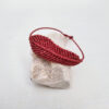 pulsera pluma vino, hecha a mano con poliéster encerado resistente al agua y cierre ajustable con nudo corredero