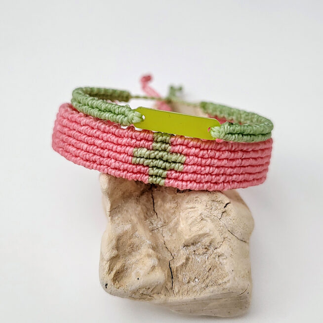 Pulsera cruz nudos rosa - Imagen 6