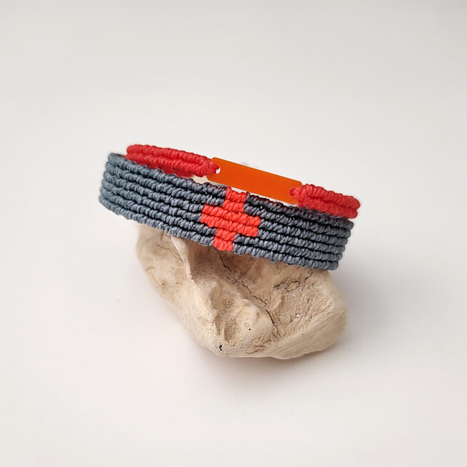 Pulsera cruz nudos esmeralda - Imagen 2