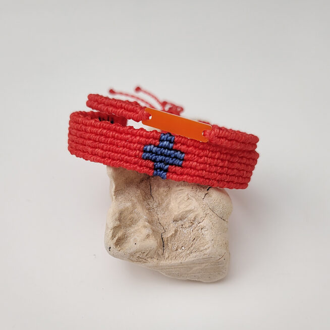 Pulsera cruz nudos roja - Imagen 2