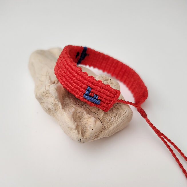 Pulsera cruz nudos roja - Imagen 3