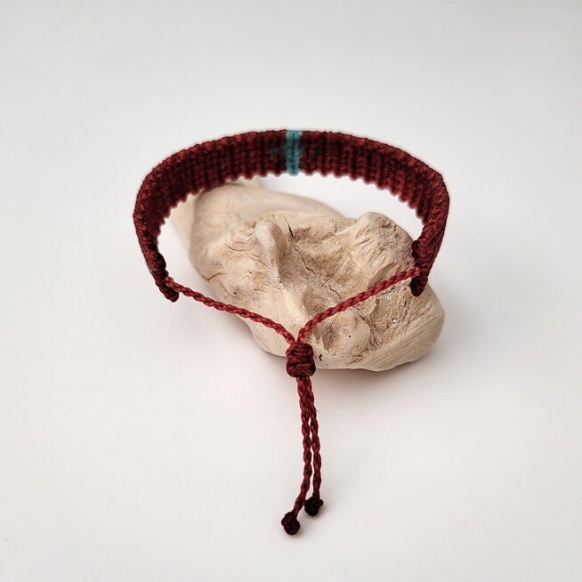 Pulsera cruz nudos vino - Imagen 4